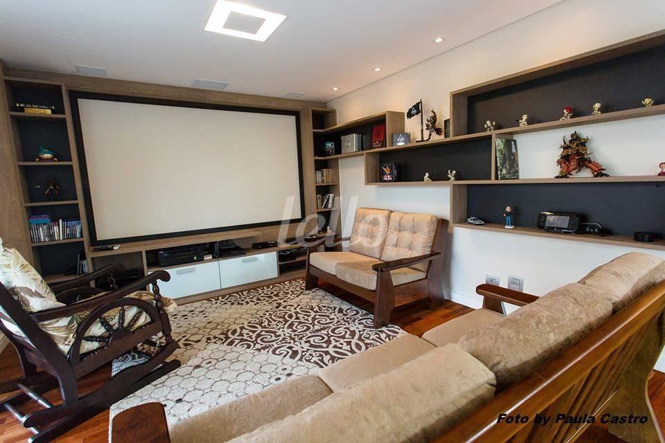 SALA DE TV de Casa à venda, sobrado com 260 m², 4 quartos e 4 vagas em Jardim São Caetano - São Caetano do Sul