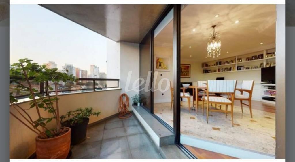 VARANDA de Apartamento à venda, Padrão com 312 m², 4 quartos e 4 vagas em Santa Cecília - São Paulo