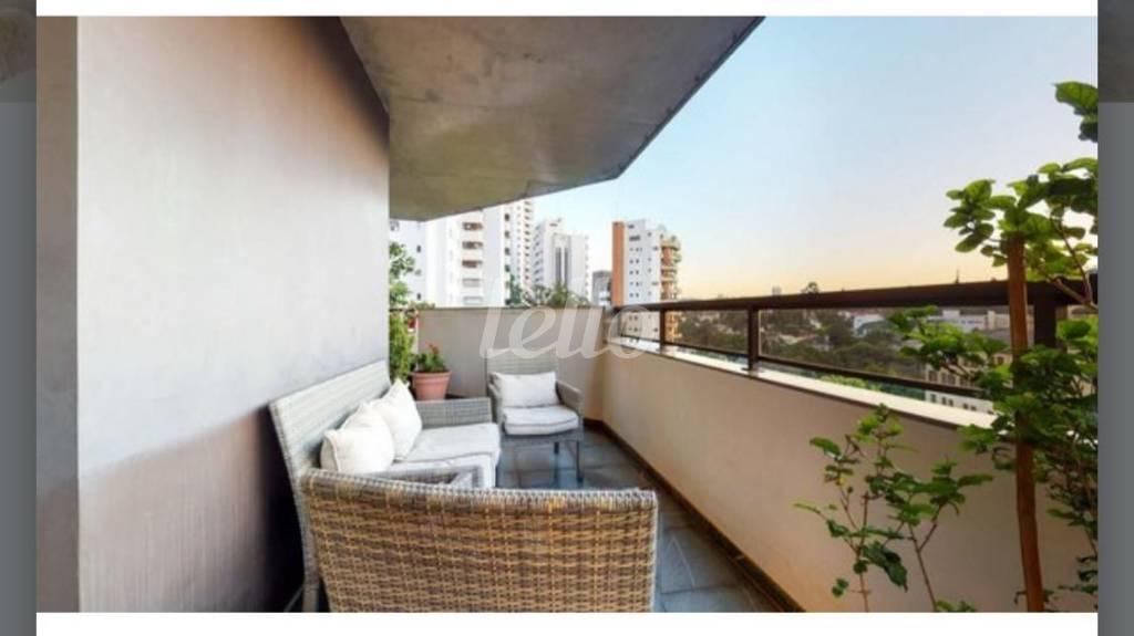 VARANDA de Apartamento à venda, Padrão com 312 m², 4 quartos e 4 vagas em Santa Cecília - São Paulo