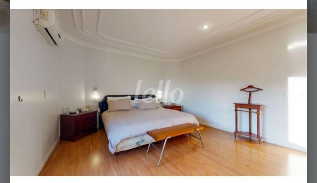 DORMITÓRIO de Apartamento à venda, Padrão com 312 m², 4 quartos e 4 vagas em Santa Cecília - São Paulo