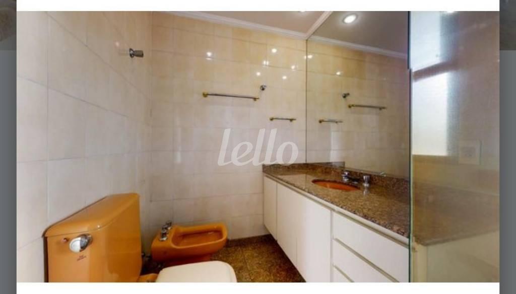 BANHEIRO de Apartamento à venda, Padrão com 312 m², 4 quartos e 4 vagas em Santa Cecília - São Paulo
