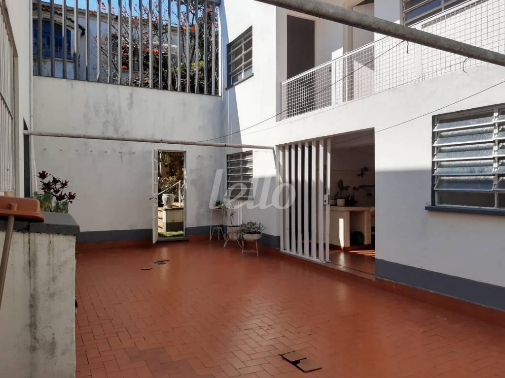 QUINTAL de Casa à venda, sobrado com 619 m², 6 quartos e 7 vagas em Higienópolis - São Paulo