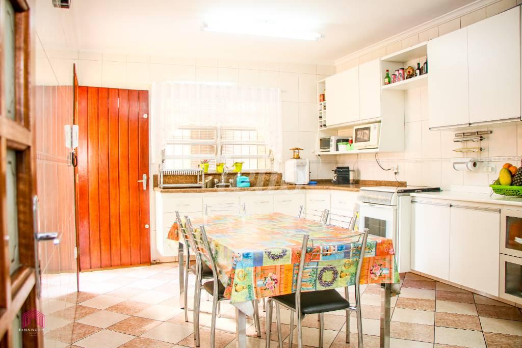 COZINHA de Casa à venda, térrea com 198 m², 3 quartos e 7 vagas em Vila Palmares - Santo André