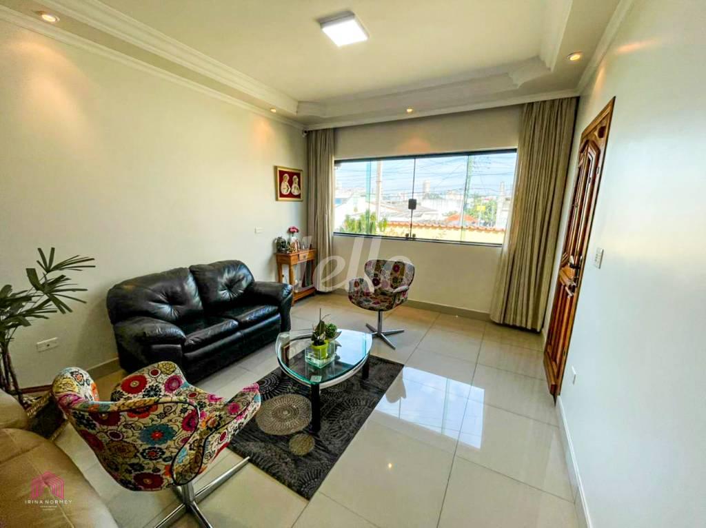 SALA DE ESTAR de Casa à venda, térrea com 198 m², 3 quartos e 7 vagas em Vila Palmares - Santo André