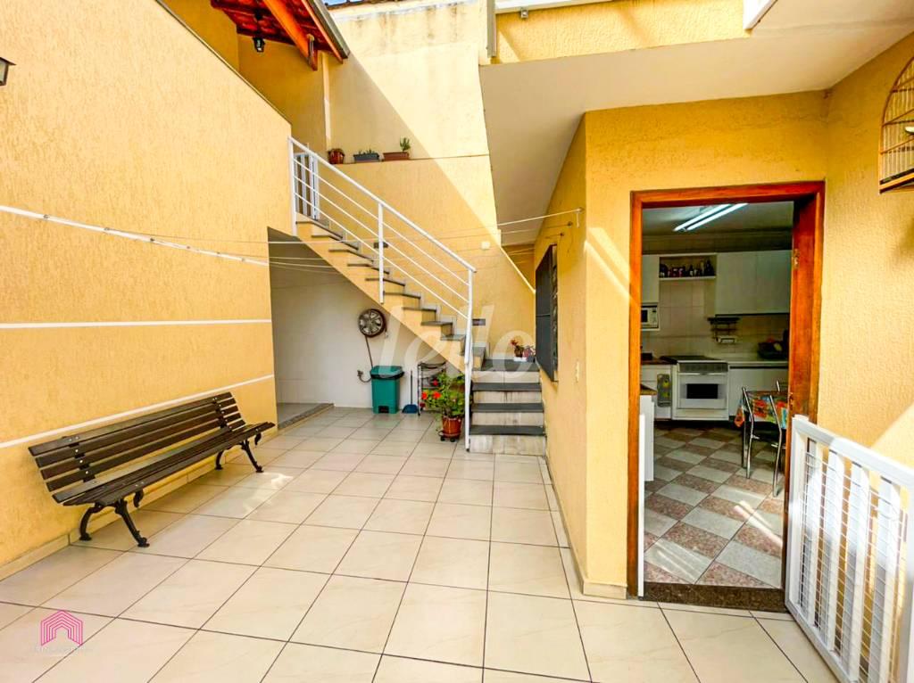 FUNDOS de Casa à venda, térrea com 198 m², 3 quartos e 7 vagas em Vila Palmares - Santo André