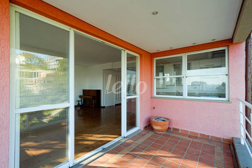 VARANDA DA SALA de Casa à venda, em condomínio - sobrado com 285 m², 2 quartos e 2 vagas em Vila Madalena - São Paulo