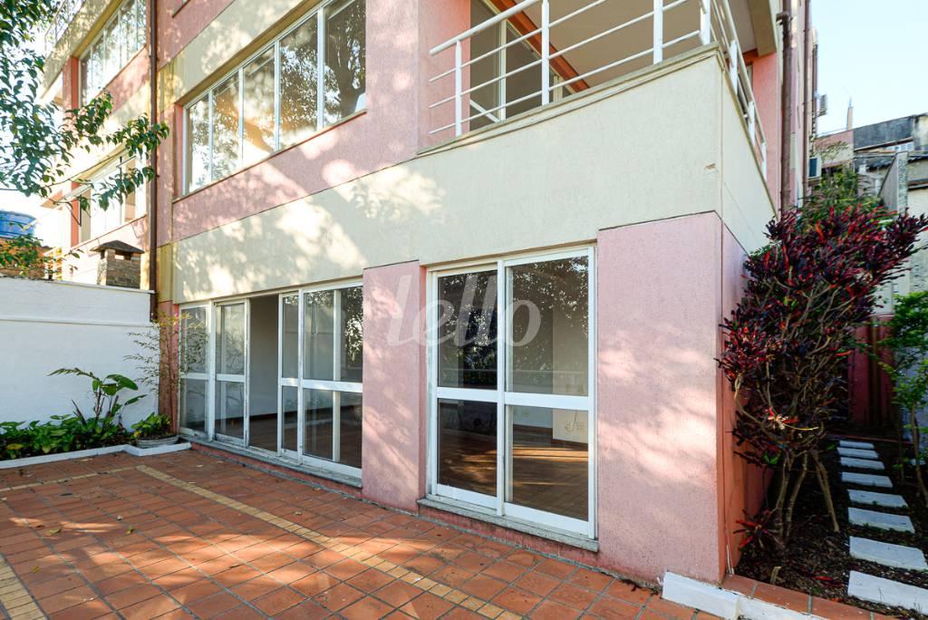 ÁREA EXTERNA de Casa à venda, em condomínio - sobrado com 285 m², 2 quartos e 2 vagas em Vila Madalena - São Paulo
