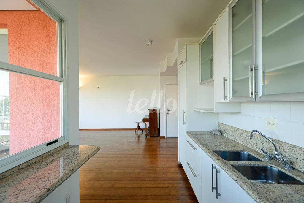 COZINHA 1 SALA DE ESTAR de Casa à venda, em condomínio - sobrado com 285 m², 2 quartos e 2 vagas em Vila Madalena - São Paulo