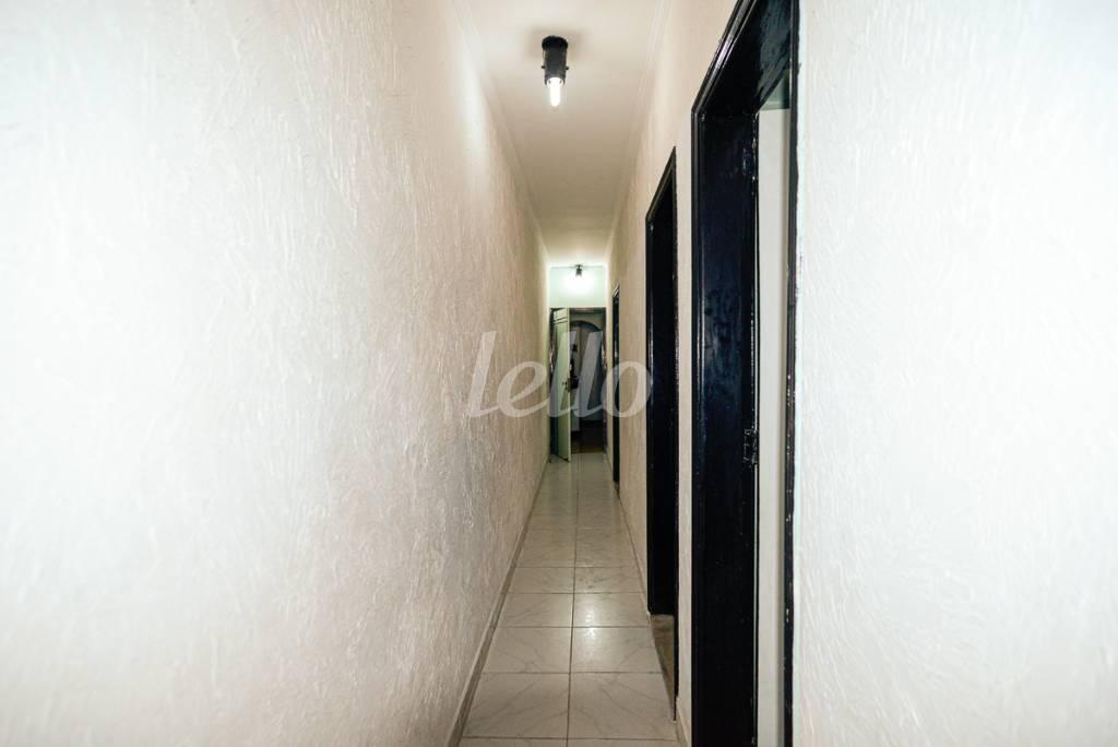 CORREDOR INTERNO de Casa à venda, sobrado com 206 m², 4 quartos e 2 vagas em Santana - São Paulo