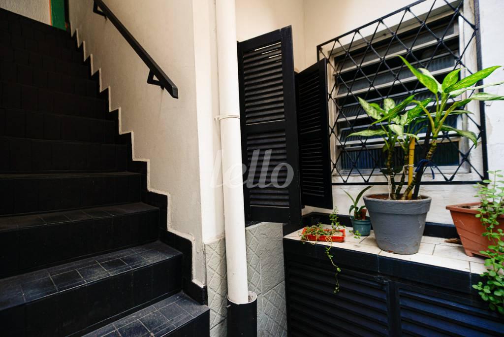 ESCADA PARA SALÃO de Casa à venda, sobrado com 206 m², 4 quartos e 2 vagas em Santana - São Paulo