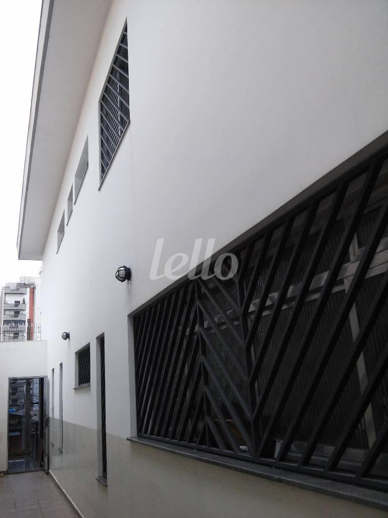 CORREDOR LATERAL de Casa à venda, sobrado com 240 m², 3 quartos e 5 vagas em Vila Formosa - São Paulo