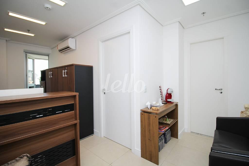 RECEPÇÃO de Sala / Conjunto para alugar, Padrão com 37 m², e 1 vaga em Bela Vista - São Paulo