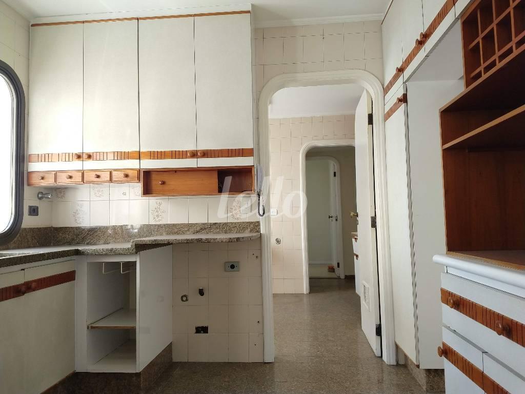 COPA / COZINHA de Apartamento à venda, Padrão com 250 m², 4 quartos e 3 vagas em Vila Analia Franco - São Paulo