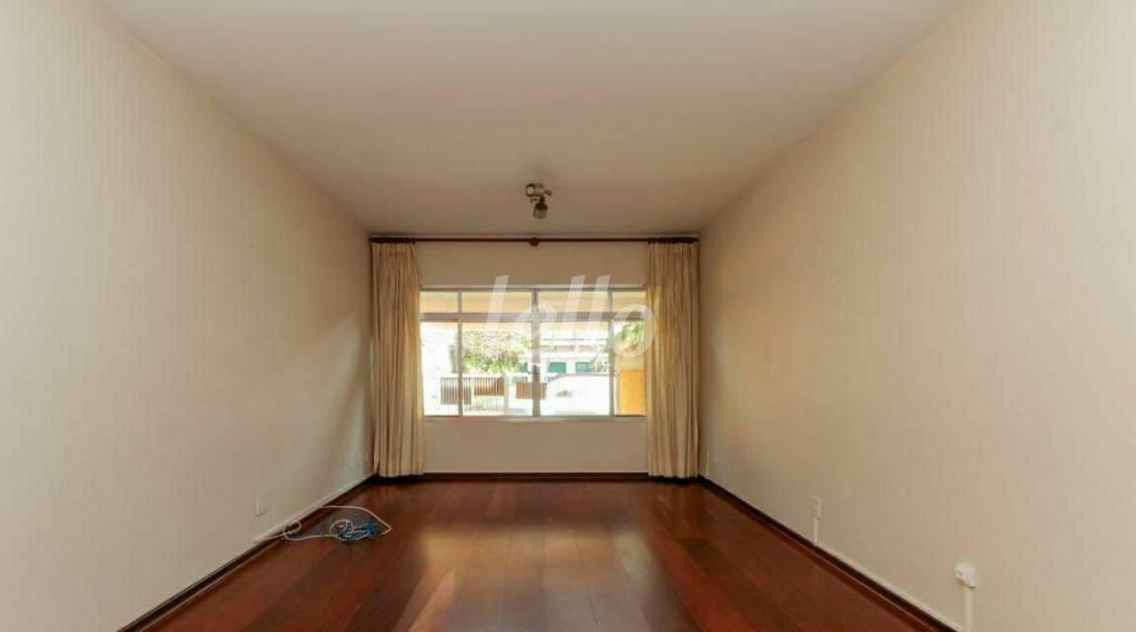SALA de Casa à venda, sobrado com 230 m², 3 quartos e 2 vagas em Alto de Pinheiros - São Paulo