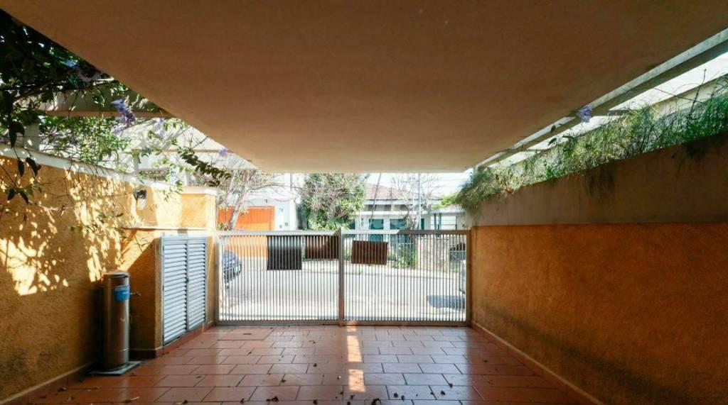 GARAGEM de Casa à venda, sobrado com 230 m², 3 quartos e 2 vagas em Alto de Pinheiros - São Paulo