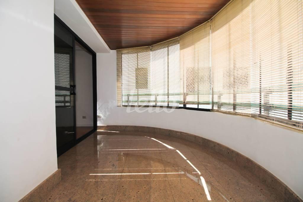 SACADA de Apartamento à venda, Padrão com 237 m², 3 quartos e 4 vagas em Brooklin Paulista - São Paulo