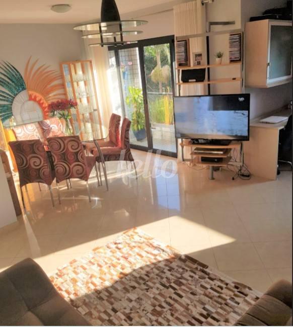 LIVING de Apartamento à venda, Padrão com 80 m², 2 quartos e 2 vagas em Bosque da Saúde - São Paulo