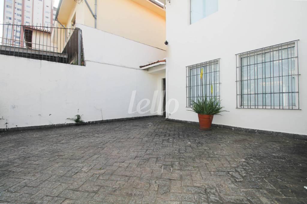 ESTACIONAMENTO de Casa para alugar, sobrado com 140 m², e 2 vagas em Mirandopolis - São Paulo