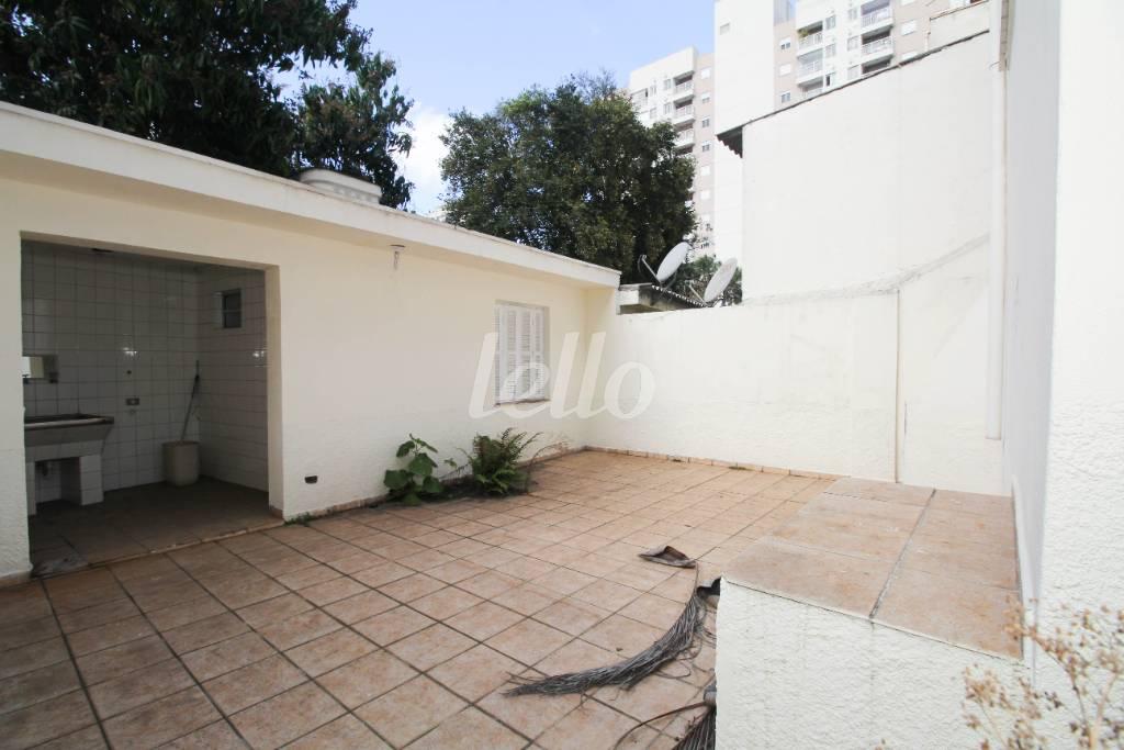 QUINTAL de Casa para alugar, sobrado com 140 m², e 2 vagas em Mirandopolis - São Paulo