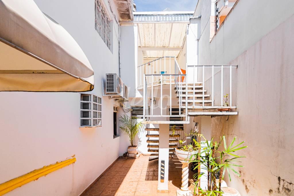 QUINTAL de Casa à venda, sobrado com 230 m², 2 quartos e 5 vagas em Vila Nova Conceição - São Paulo