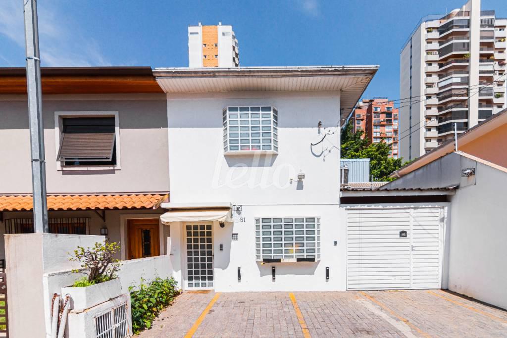 FACHADA de Casa à venda, sobrado com 230 m², 2 quartos e 5 vagas em Vila Nova Conceição - São Paulo