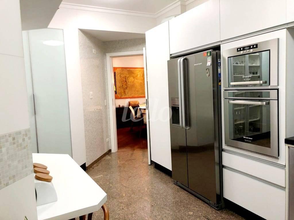 COZINHA de Apartamento à venda, Padrão com 168 m², 3 quartos e 4 vagas em Vila Monumento - São Paulo
