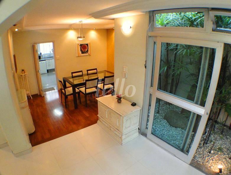 LIVING E JARDIM DE INVERNO de Casa à venda, sobrado com 300 m², 4 quartos e 4 vagas em Mirandopolis - São Paulo