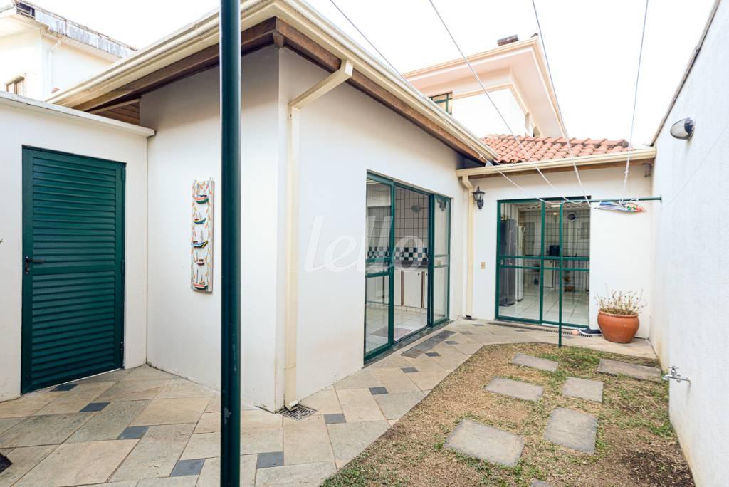 ÁREA EXTERNA de Casa à venda, sobrado com 288 m², 3 quartos e 6 vagas em Vila Madalena - São Paulo