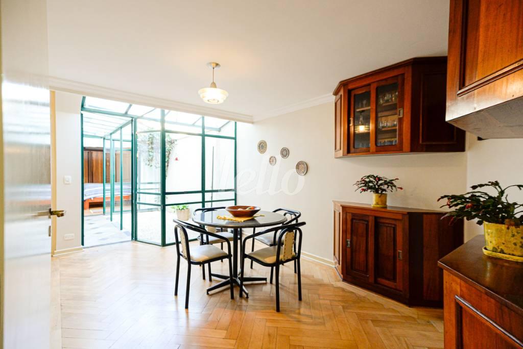 SALA DE ALMOÇO de Casa à venda, sobrado com 288 m², 3 quartos e 6 vagas em Vila Madalena - São Paulo