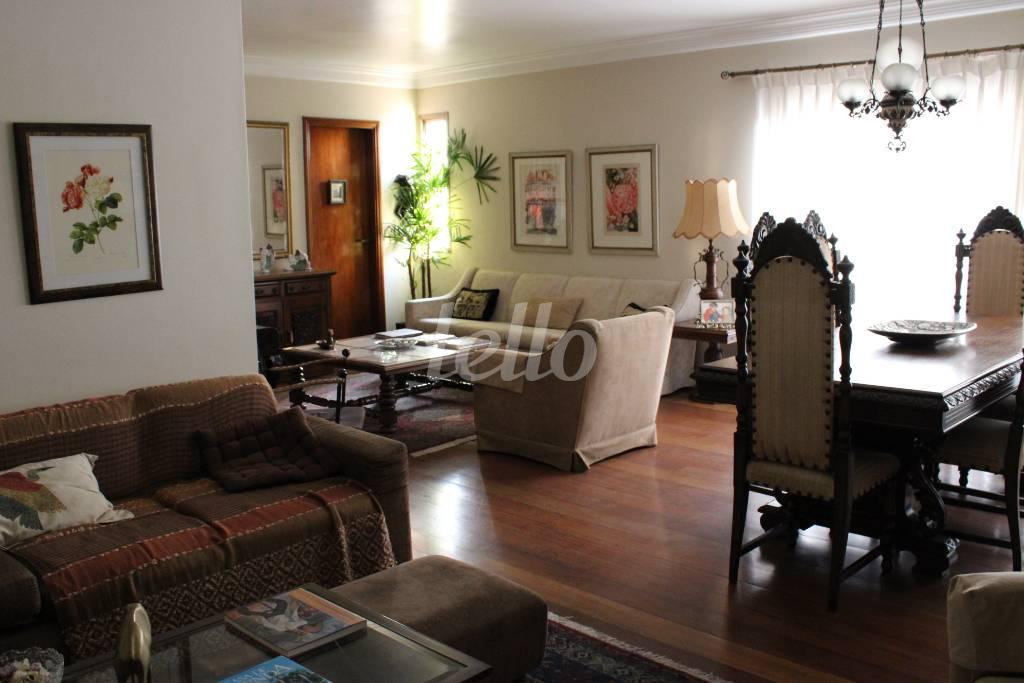 SALA TRÊS AMBIENTES de Apartamento à venda, Padrão com 161 m², 3 quartos e 3 vagas em Centro - Santo André