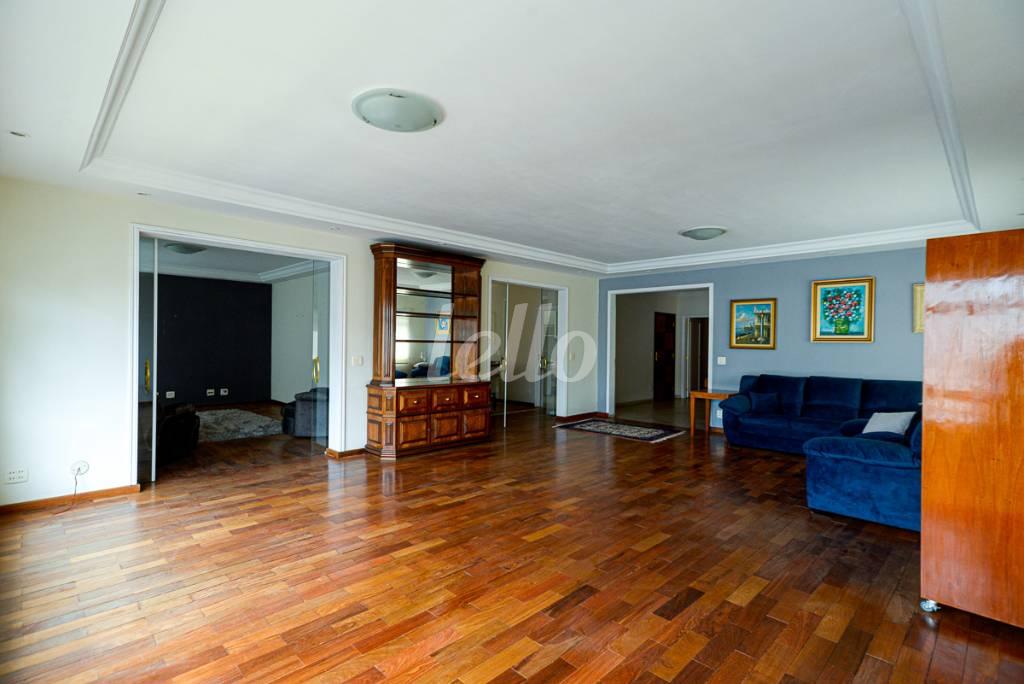 SALA DOIS AMBIENTES de Apartamento à venda, Padrão com 300 m², 4 quartos e 1 vaga em Bela Vista - São Paulo