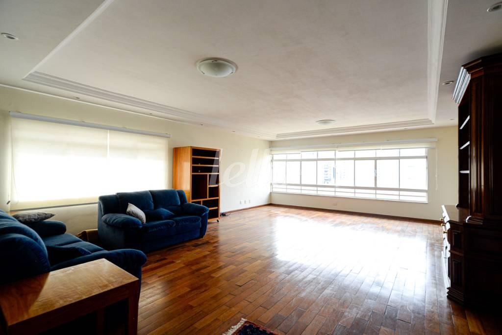 SALA DOIS AMBIENTES de Apartamento à venda, Padrão com 300 m², 4 quartos e 1 vaga em Bela Vista - São Paulo