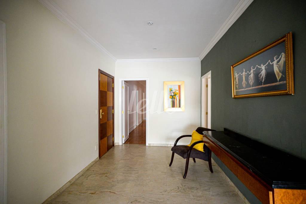 HALL DE ENTRADA de Apartamento à venda, Padrão com 300 m², 4 quartos e 1 vaga em Bela Vista - São Paulo