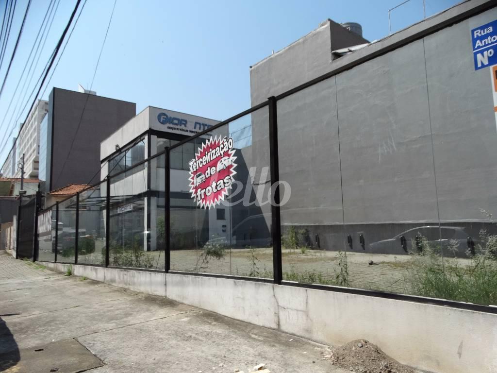 FACHADA de Área / Terreno para alugar, Padrão com 242 m², e em Vila Gomes Cardim - São Paulo