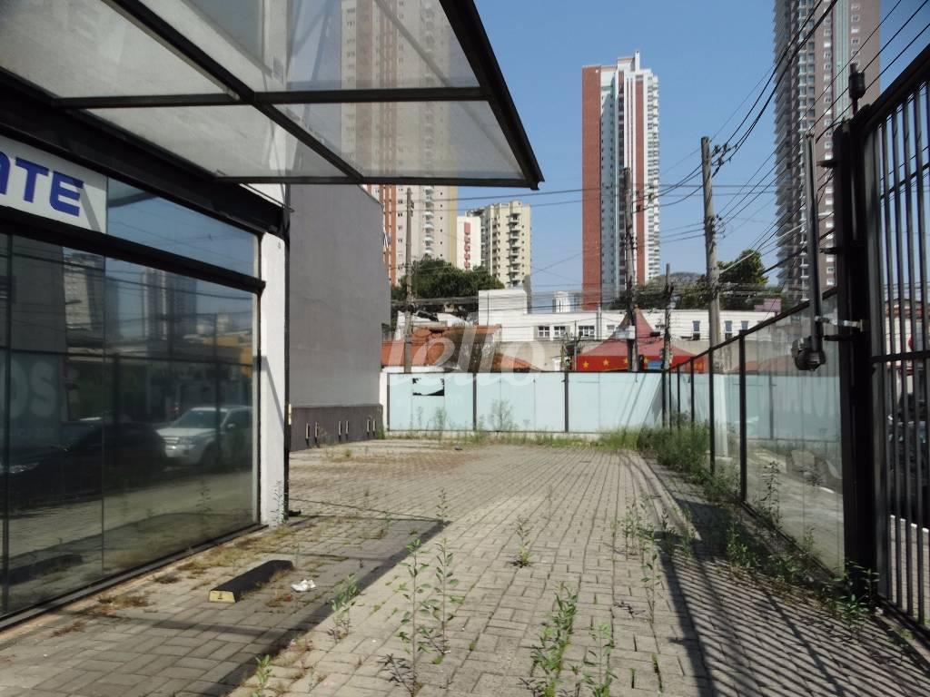 TERRENO de Área / Terreno para alugar, Padrão com 242 m², e em Vila Gomes Cardim - São Paulo