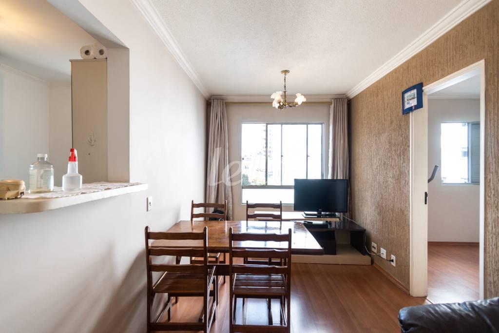 SALA DOIS AMBIENTES de Apartamento à venda, Padrão com 48 m², 2 quartos e 1 vaga em Vila Ema - São Paulo