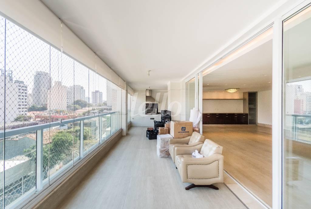VARANDA de Apartamento à venda, Padrão com 270 m², 4 quartos e 4 vagas em Perdizes - São Paulo