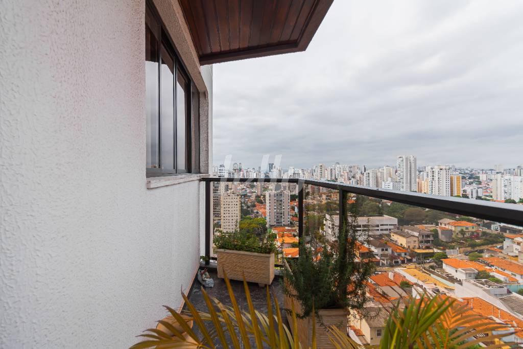 VARANDA de Apartamento à venda, Padrão com 220 m², 4 quartos e 3 vagas em Vila Mariana - São Paulo
