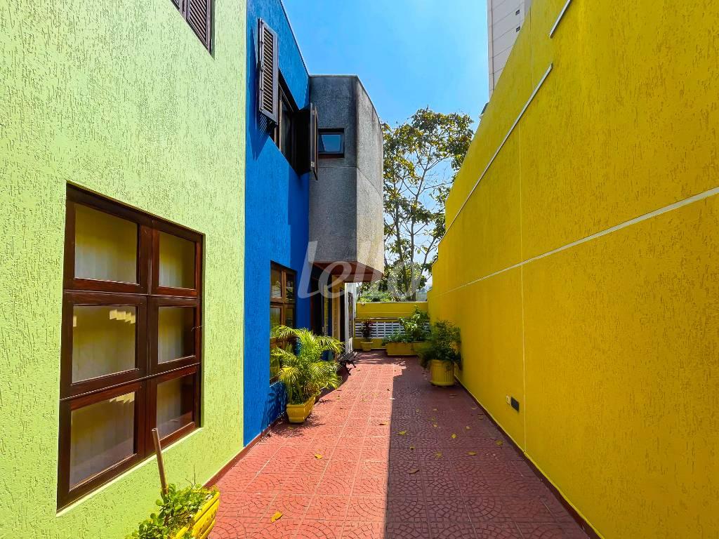 CORREDOR QUINTAL de Casa à venda, sobrado com 99 m², 3 quartos e 2 vagas em Santo Amaro - São Paulo