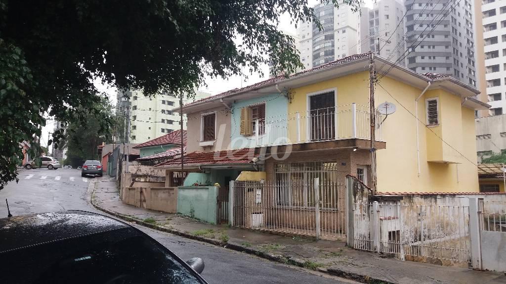 FACHADA... de Área / Terreno à venda, Padrão com 1500 m², e em Chora Menino - São Paulo