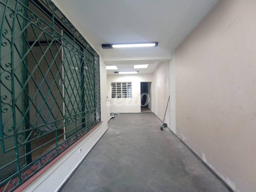 ENTRADA LATERAL / GARAGEM de Casa para alugar, sobrado com 309 m², e 5 vagas em Vila Clementino - São Paulo