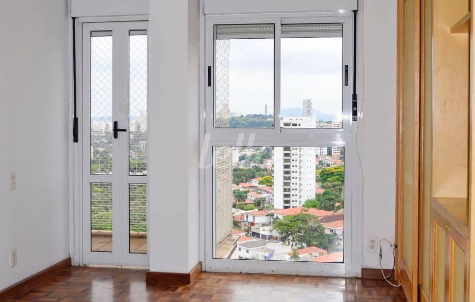 SUITE de Apartamento à venda, Triplex com 160 m², 2 quartos e 2 vagas em Vila Madalena - São Paulo