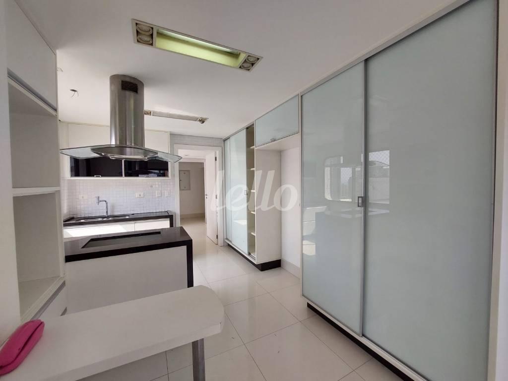 COZINHA de Apartamento à venda, Duplex com 480 m², 4 quartos e 3 vagas em Vila Analia Franco - São Paulo