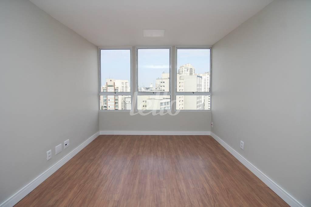 SALA de Sala / Conjunto para alugar, Padrão com 13 m², e em Bela Vista - São Paulo