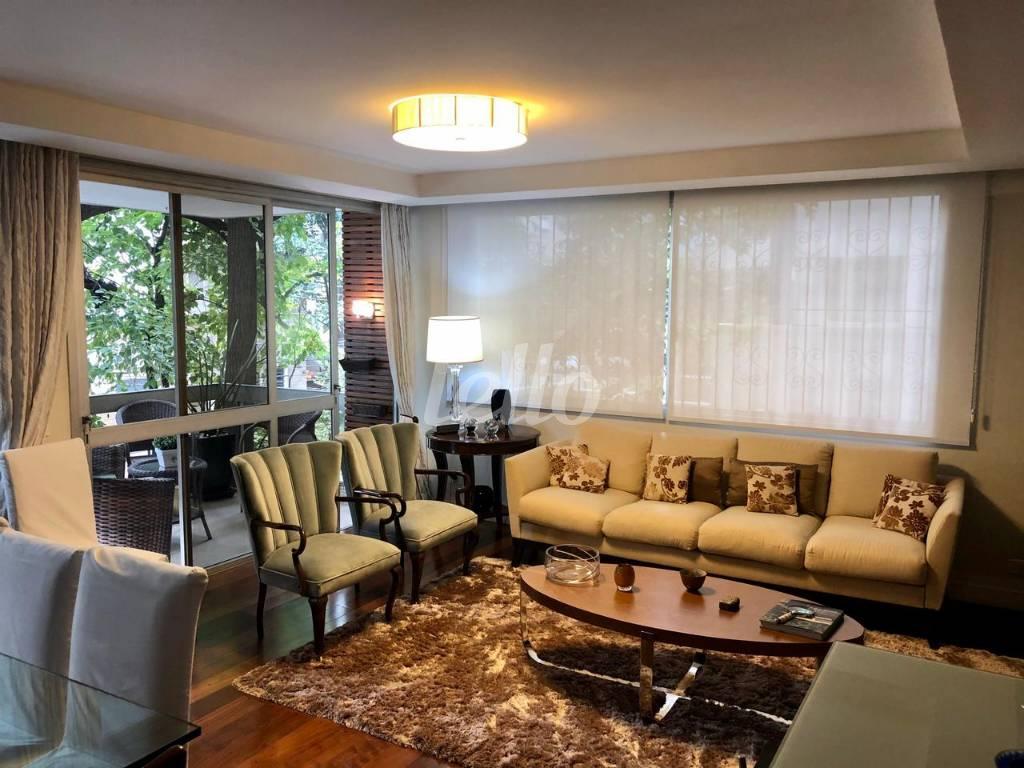 SALA de Apartamento à venda, Padrão com 212 m², 3 quartos e 2 vagas em Santa Cecília - São Paulo