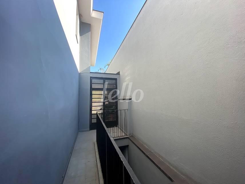 CORREDOR LATERAL de Casa à venda, sobrado com 284 m², 3 quartos e 5 vagas em Vila Santa Isabel - São Paulo