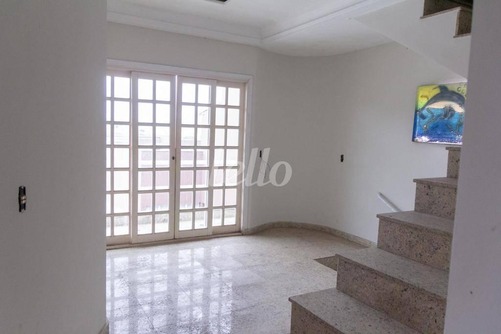 SALA de Casa para alugar, assobradada com 900 m², 7 quartos e 10 vagas em Vila Santa Terezinha - São Bernardo do Campo