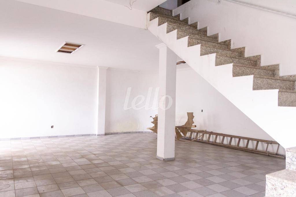 SALÃO2 de Casa para alugar, assobradada com 900 m², 7 quartos e 10 vagas em Vila Santa Terezinha - São Bernardo do Campo