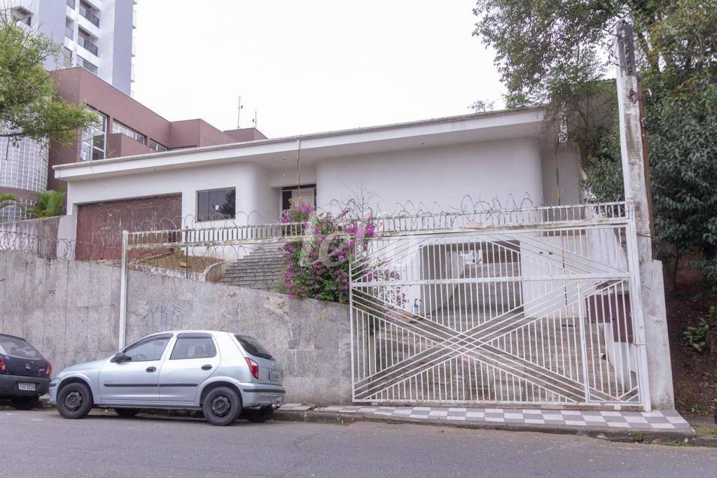 FACHADA de Casa para alugar, assobradada com 900 m², 7 quartos e 10 vagas em Vila Santa Terezinha - São Bernardo do Campo
