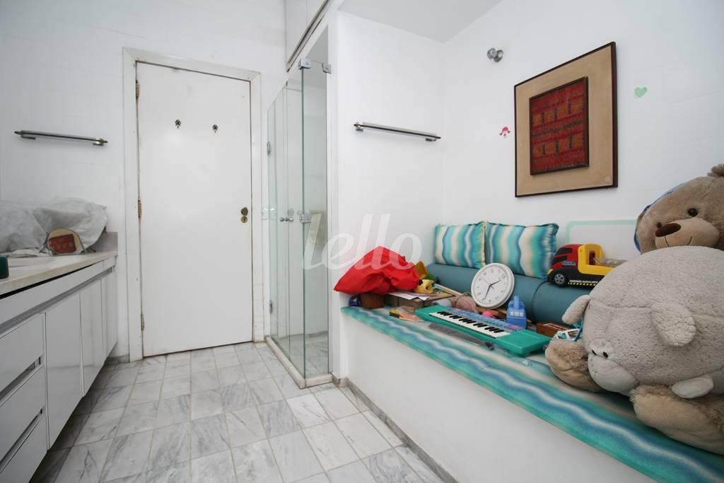 BANHEIRO de Apartamento à venda, Padrão com 400 m², 4 quartos e 2 vagas em Santa Cecília - São Paulo